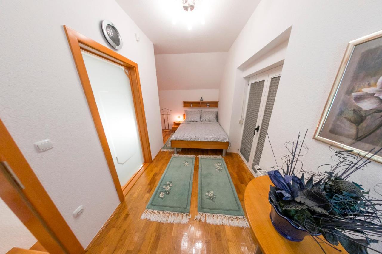 Holiday Home Villa Sara Bihać Esterno foto