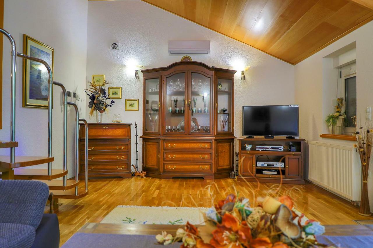 Holiday Home Villa Sara Bihać Esterno foto