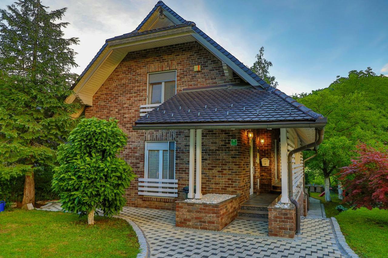Holiday Home Villa Sara Bihać Esterno foto