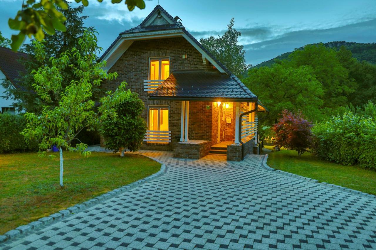 Holiday Home Villa Sara Bihać Esterno foto