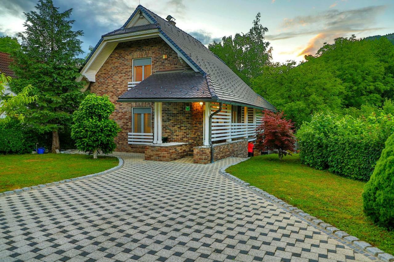 Holiday Home Villa Sara Bihać Esterno foto