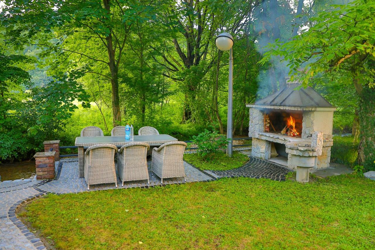 Holiday Home Villa Sara Bihać Esterno foto
