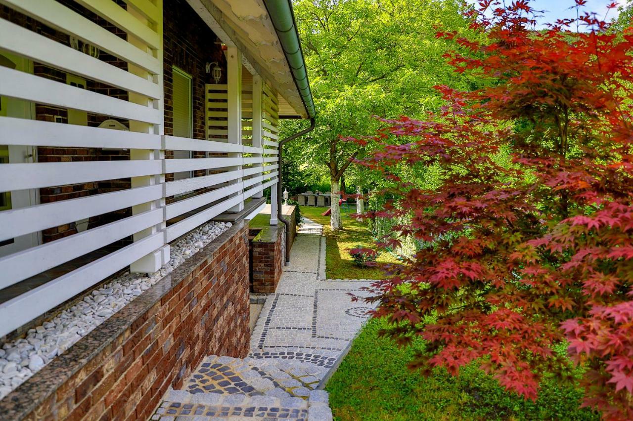 Holiday Home Villa Sara Bihać Esterno foto